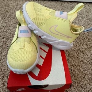 New Nike Toddler Flex Runner 2 Sneakers Size 6C